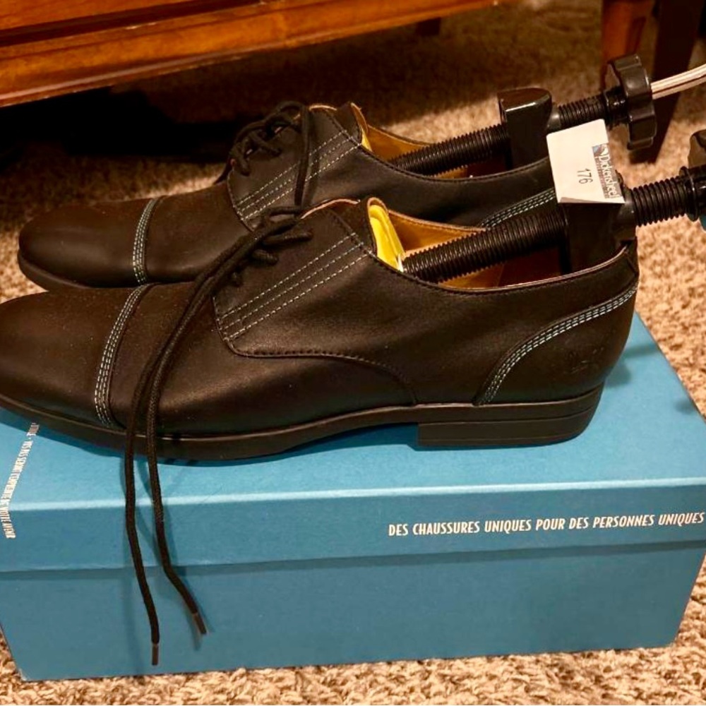 John Fluevog Black with blue Size M 11 (practically new)